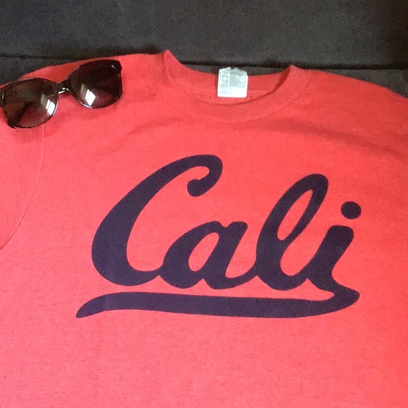 Activewear T-shirt- Size small - brand new and excellent quality - Picture 2 of 7